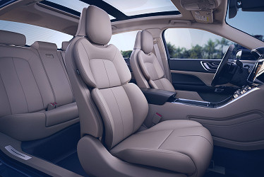 Lincoln Continental Earns Spot in Autotrader's 10 Best Car Interiors Under  $50K Competition | Lincoln Media Center